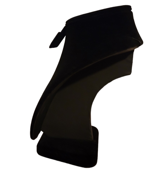 SALE Black Velvet Necklace & Earrings Display Bust - Picture 2 of 3